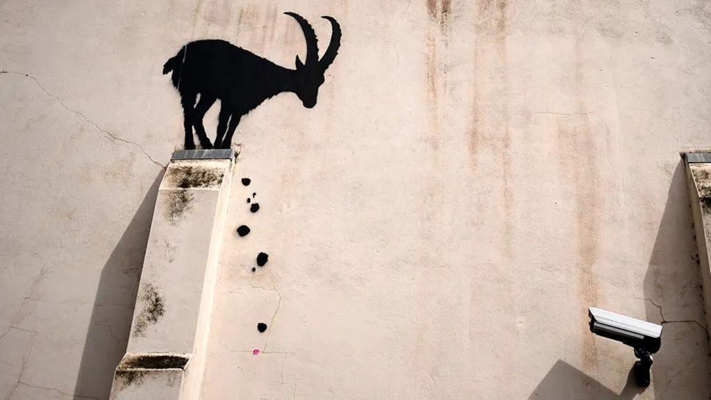 New Banksy artwork. Hard to get privacy in this world🕵️‍♂️🖼️ Stay updated with GnuVPN for the latest news. gnuapp.app.link/7NnxGBrruLb #VPN #Banksy #Banksy_artwork #GnuVPN