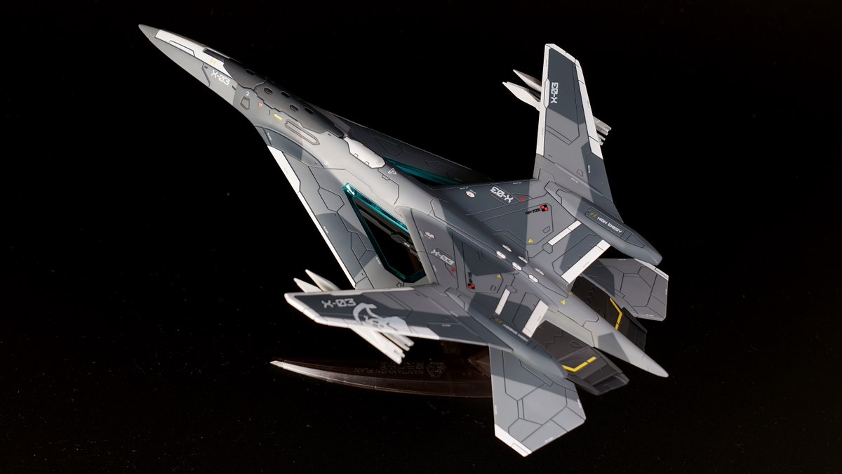 tobinyan's tweet photo. 店頭で見かけて何となく買った中華製プラモ「南天門計画KALAVINKA X-03」が出来た。色々アレだがけっこうかっこいいので気に入ってる。01と02も塗ります。 https://t.co/Uui6Kj8Zpl