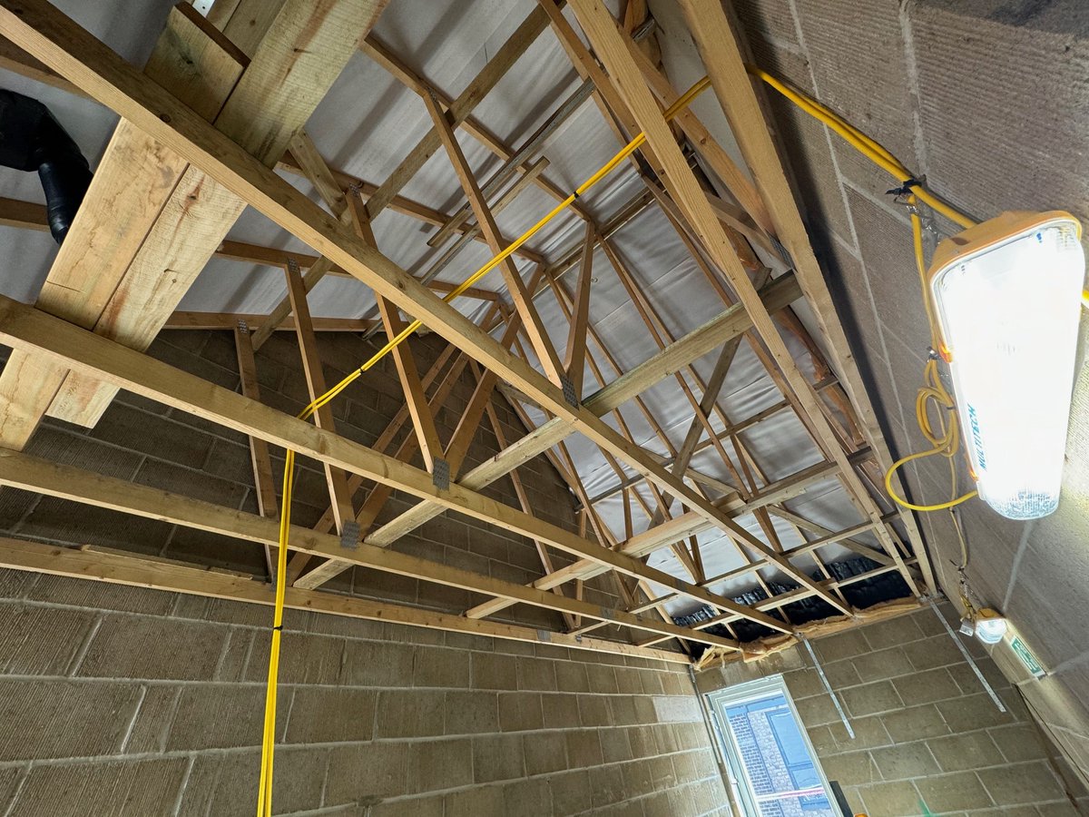 ReadBrothersLtd's tweet photo. Award winning housebuilders, The Hill Group, are near completion of the former Jarrold’s site of Norwich https://t.co/uhomcgWBEg .  Since mid-2022, we’ve been delivering #trusses, #timber, #spandrels, and #easijoists for the whole development.
Worth a look! https://t.co/o04NIecYyR