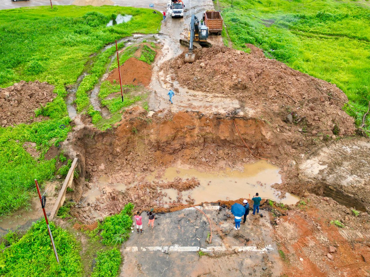 COVINEAA's tweet photo. #6Ago La @anzoateguigob, a través de la Corporación de Vialidad e Infraestructura del estado (Covinea), continúa con los trabajos en alcantarilla de la #Troncal16, tramo Troil-CNPC #Anaco https://t.co/P0PXNmpxpe