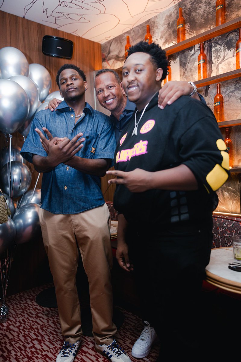 anthonyedwards's tweet image. Da Gang too hard for this one #JordanYear