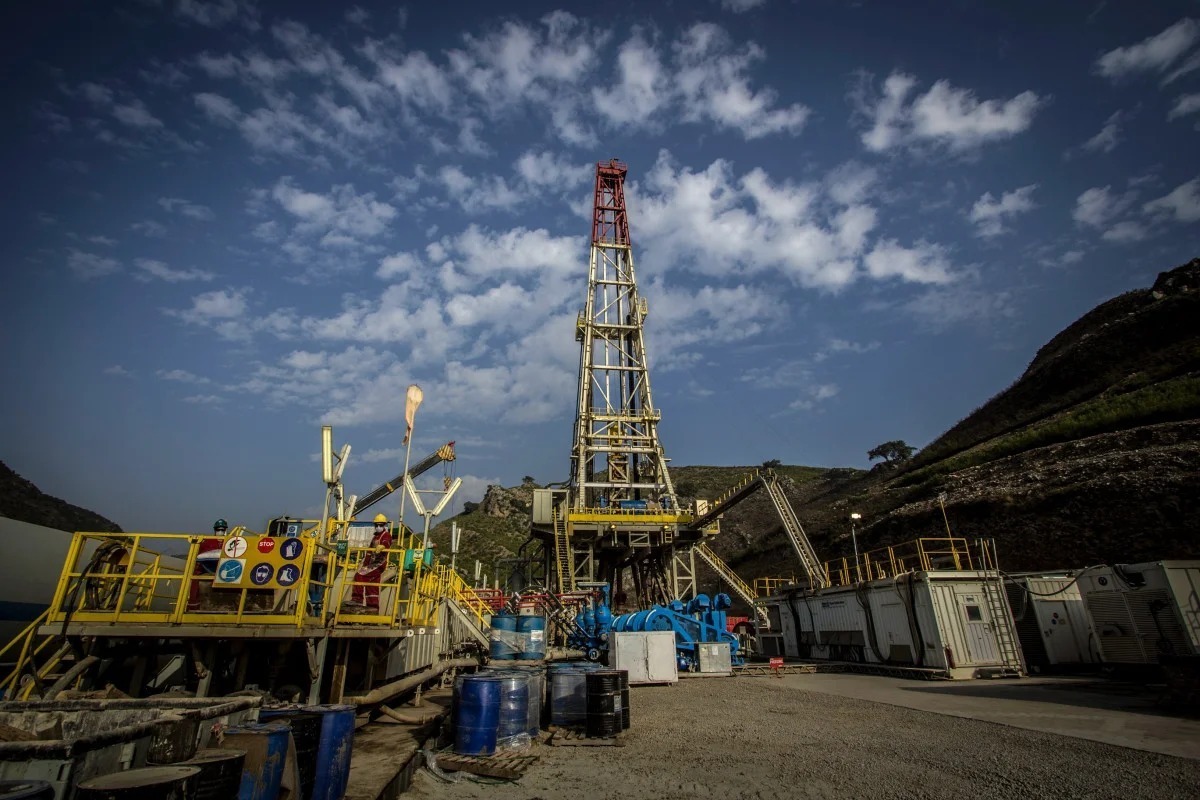 VoPublic's tweet photo. Oil and Gas Development Company Limited (OGDCL) discovered gas condensate from the Kawagarh-1 formation in the Razgir-1 exploratory well in district Kohat, Khyber Pakhtunkhwa.

#قوم_کی_آواز
#PublicVoice
https://t.co/1t2R5TsVie https://t.co/oimpko7EMh