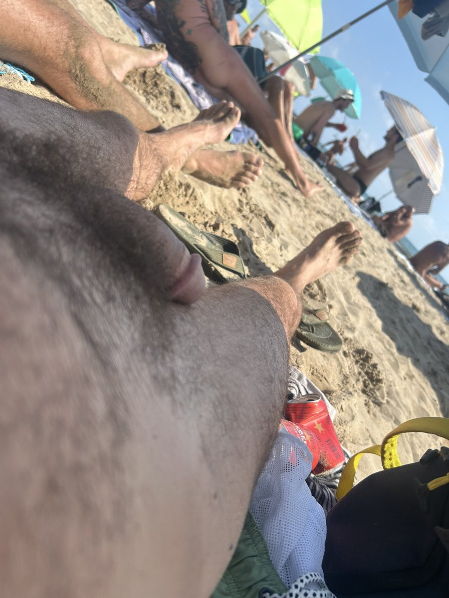 DThrob's tweet photo. Beach time with all the boys hanging out https://t.co/fUwwVqVua5