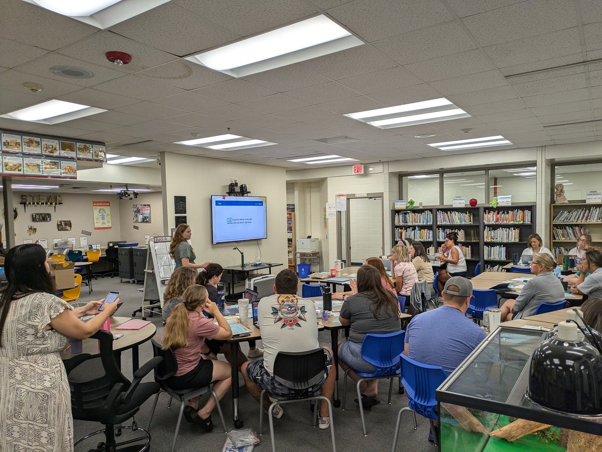 jcdunc19_MrD's tweet image. Diving &quot;Into Math&quot; with staff this morning to familiarize ourselves with the new curriculum.  #hardatwork #FallWorkshop @goknights77