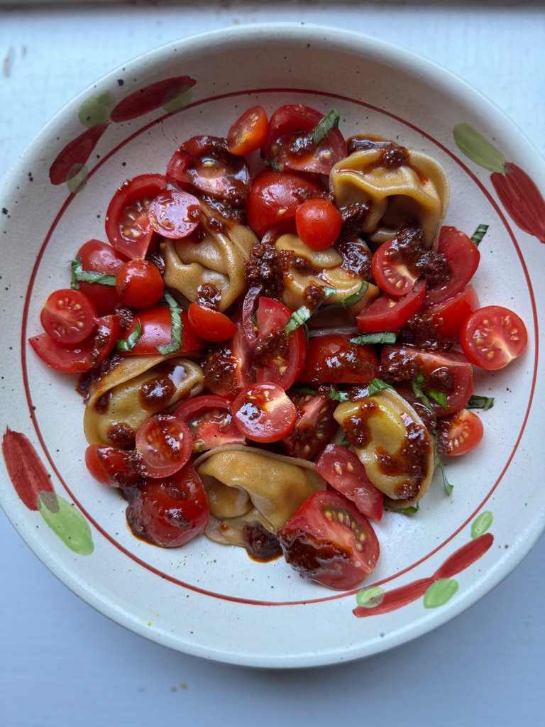 Tomato season is HERE 🍅 Start planning your dumpling salads with the lineup of farmers’ markets this week: meimeidumplings.com/dumplinglocator
