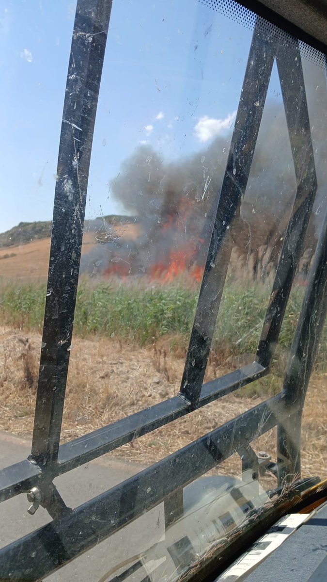 Plan_INFOCA's tweet image. 🗓️ 06/08/2024      🕗 16.40 h

🔴 ACTIVO | Incendio en #Campillos, #Málaga
#IFCampillos, en paraje Arroyo del Chumbo

MEDIOS:
👩‍🚒 1 grupo de bomberos forestales, 3 agentes de medio ambiente
🚒 1 autobomba