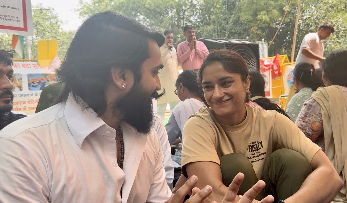 #VineshPhogat भारत की बेटी भले ही अपने देश में सत्ता और System के सामने हार गयी,

लेकिन Paris Olympic में World No. 1 Wrestler एवं पिछले ओलिम्पिक की Gold Medalist को चारों खाने चित्त करके देश का परचम लहरा दिया।

आप पर गर्व है 🇮🇳 

#Olympics