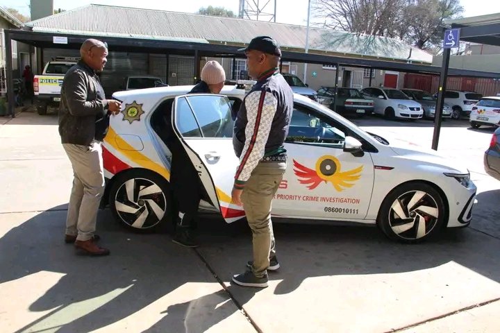 MDNnewss's tweet photo. Two school officials arrested for R15 000 bribery in teacher hiring

On Tuesday, August 6, 2024, two suspects, aged 53 and 63, appeared before the Ventersdorp Magistrate's Court on charges of corruption. 

The accused were arrested by members of the Hawks' Serious Corruption Investigation in Klerksdorp and Ventersdorp on Monday, August 5, 2024. 

They face five counts of corruption related to the alleged improper appointment of school teachers in Ventersdorp. 

Investigations revealed that the 53-year-old school principal and the 63-year-old Circuit Manager in Ventersdorp solicited bribes from complainants in exchange for teacher positions. 

It is alleged that the complainants paid the accused R15,000 in installments.