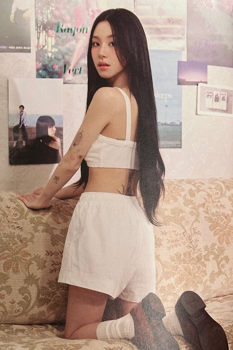 godmitzu's tweet photo. SON CHAEYOUNG WHOA?? https://t.co/HQhrbqX49i