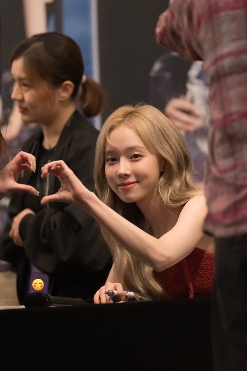 0528umwc's tweet photo. 240805 aespa Hong Kong Fan Sign

❄️

#Winter #윈터  #ウィンター https://t.co/pfBcJ3aH2K