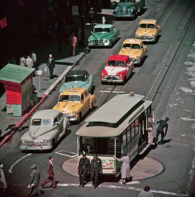 sftaxicabs's tweet photo. #SanFrancisco Cable Car turnaround 1950's https://t.co/FYqkBXjjWj