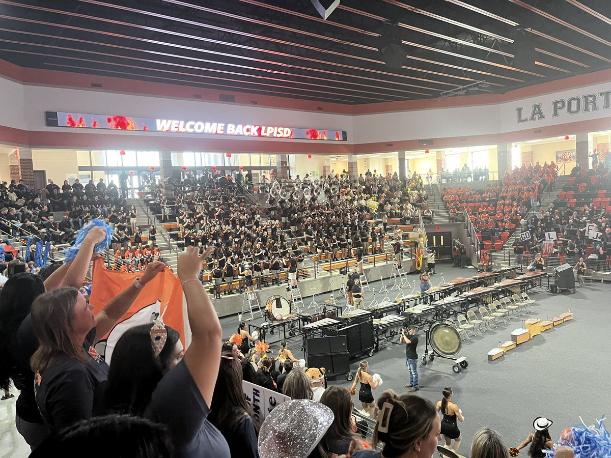 mon_lev's tweet photo. LPISD Convocation—The Energy Ignites us!!
#TaketheChance #BeTheLegacy https://t.co/GeB1nSa8Ik
