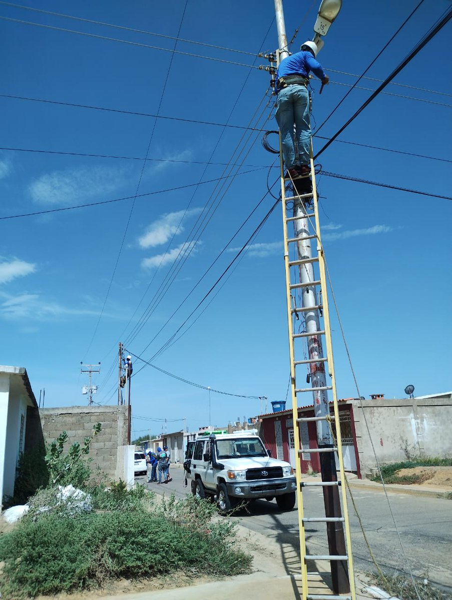 #Electricidad | Más de 4.900 luminarias de tecnología LED fueron instaladas en el municipio Pedro María Ureña, por parte del personal de @corpoelecinfo entre los meses de enero y julio.

Esta acción contribuye a la mejora del sistema de alumbrado público en el estado Táchira.