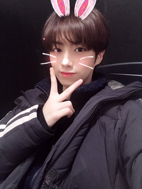 xionsarangdan's tweet photo. [#시온] 공식카페 셀카 모음💜 https://t.co/9u4bZuJ5SR