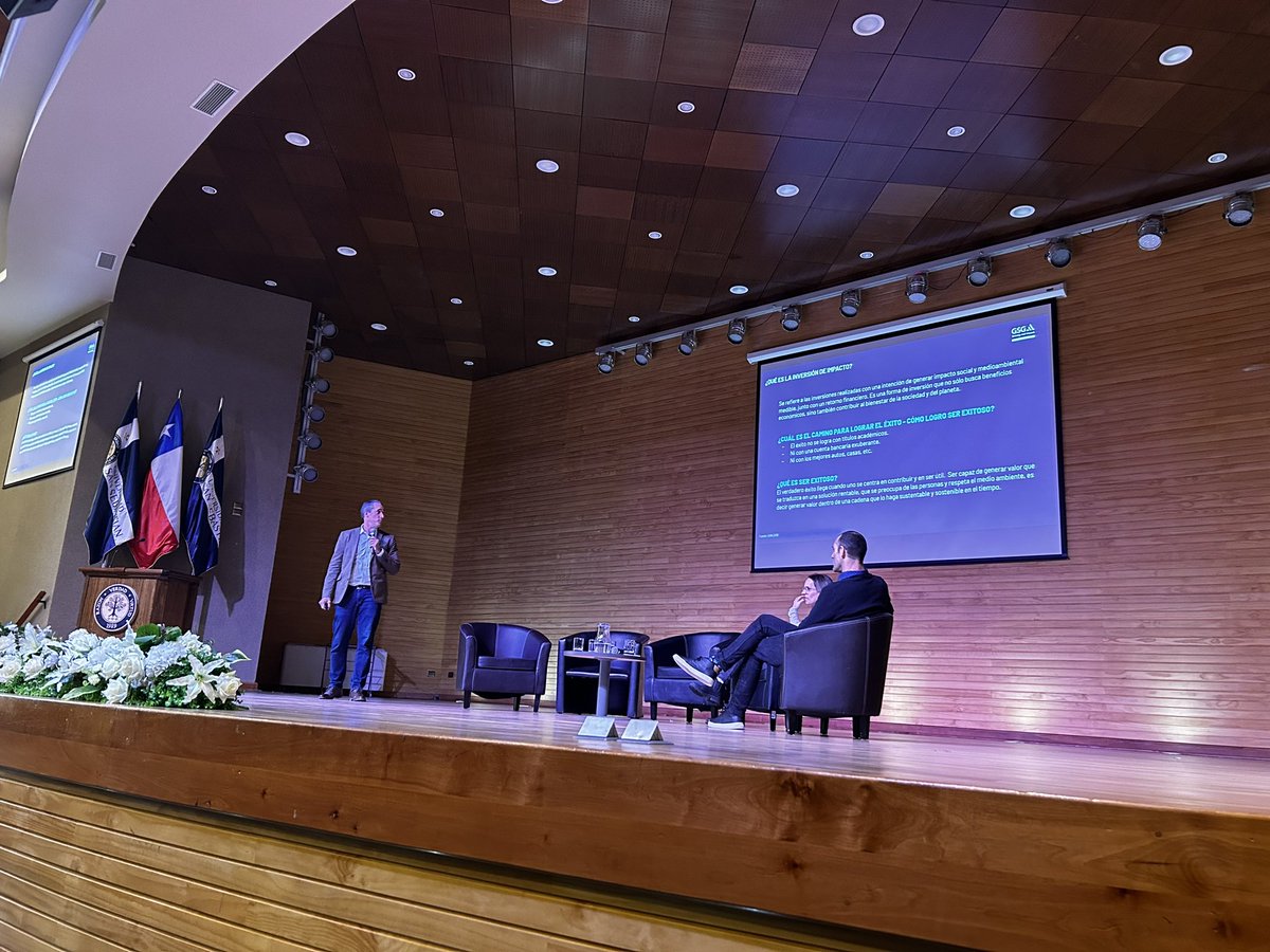 CEDES_USS's tweet photo. Hoy nuestro director @rto_pasten presentando sobre Capital Natural en encuentro de inversión de impacto #ValdiviaCL @polpublicas_uss @VRID_USS https://t.co/40R1Jua9fi