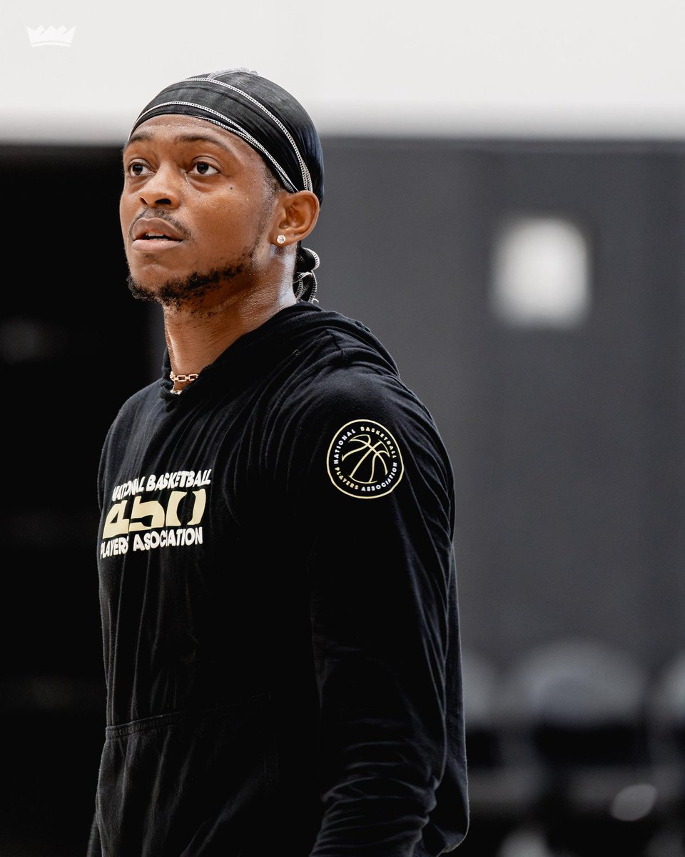 SwipaFoxSquad's tweet photo. offseason FOX sighting alert 🦊 https://t.co/xukw56pG1I
