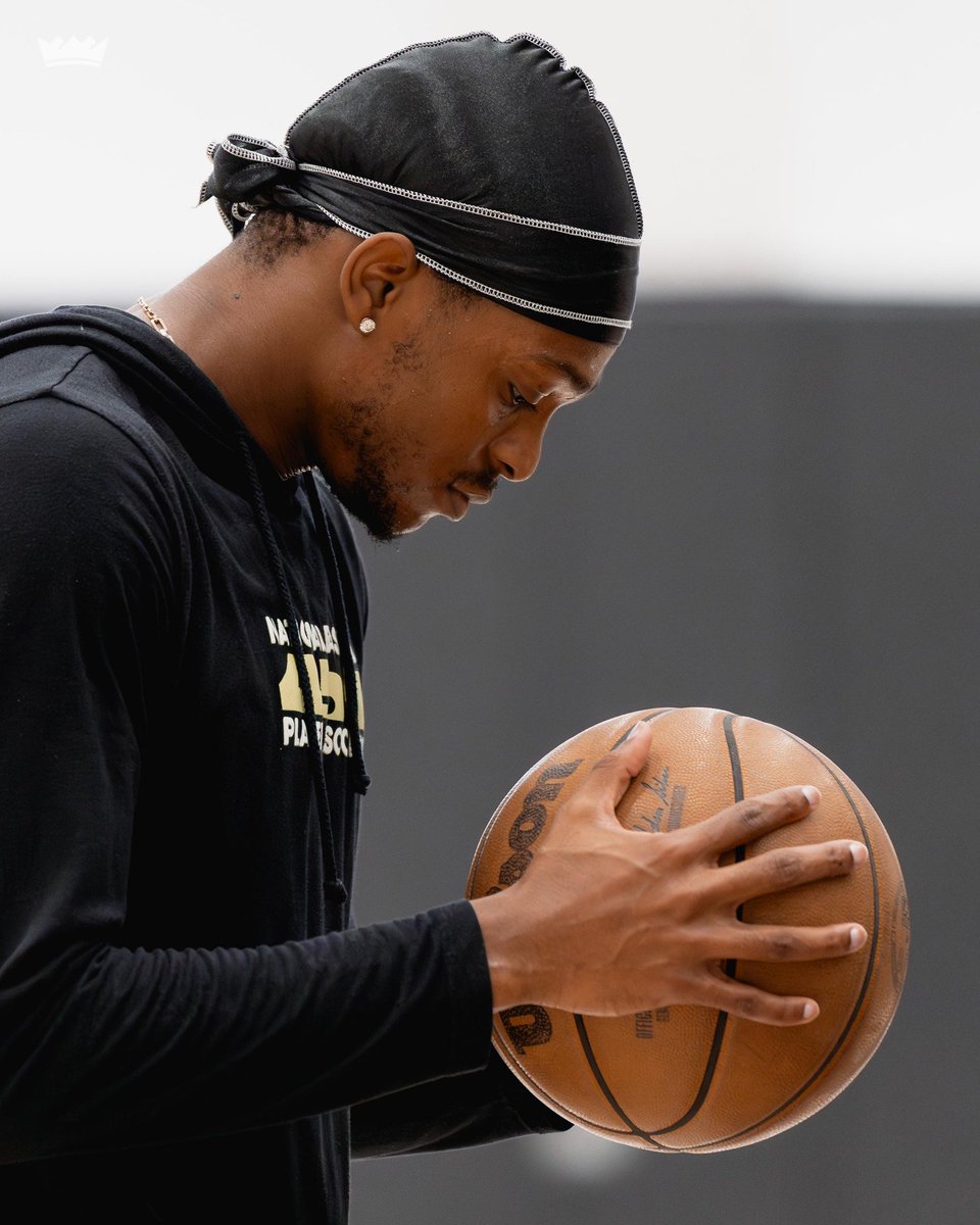 SwipaFoxSquad's tweet photo. offseason FOX sighting alert 🦊 https://t.co/xukw56pG1I