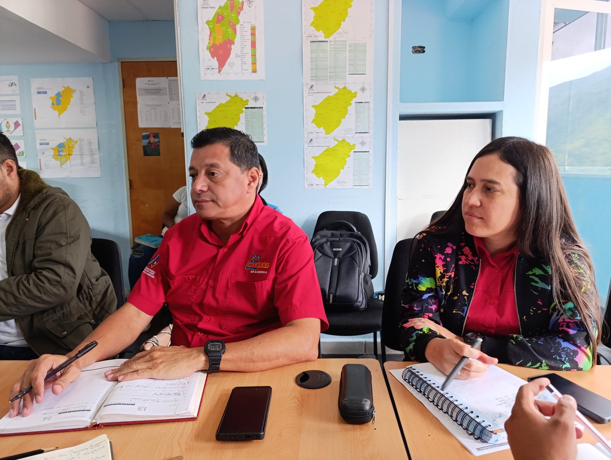 Pueblo_Merida's tweet photo. #Merida || Reunión ordinaria del Estado Mayor de Alimentación en Aras de Planificar la distribución de alimentos para los Comités Locales de Abastecimiento y Producción (CLAP) así como los programas sociales en la entidad. 
#ChaoWhatsApp https://t.co/CcnN2sUICu