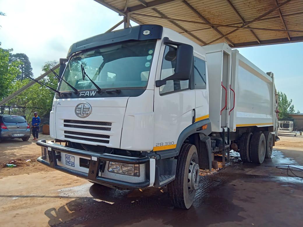 thami0092's tweet photo. @Abramjee Truck Hijacked in Merafong last seen in Sebokeng. Please help us repost. Reg HV59MFGP https://t.co/kFNjeW3fXG