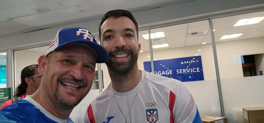 JorgePere2020's tweet photo. ¡Qué orgullo poder recibir a nuestros Olímpicos @diaztabletennis y @daniglezng! La noche de ayer fue inolvidable, con un recibimiento lleno de cariño y admiración hacia nuestros atletas, de #Utuado para el mundo. https://t.co/2gBv9y7SXA