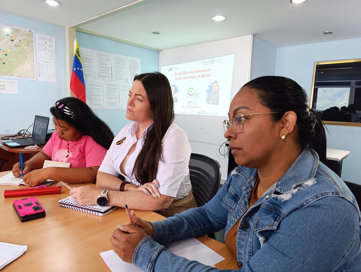 Pueblo_Merida's tweet photo. #Merida || Reunión ordinaria del Estado Mayor de Alimentación en Aras de Planificar la distribución de alimentos para los Comités Locales de Abastecimiento y Producción (CLAP) así como los programas sociales en la entidad. 
#ChaoWhatsApp https://t.co/CcnN2sUICu