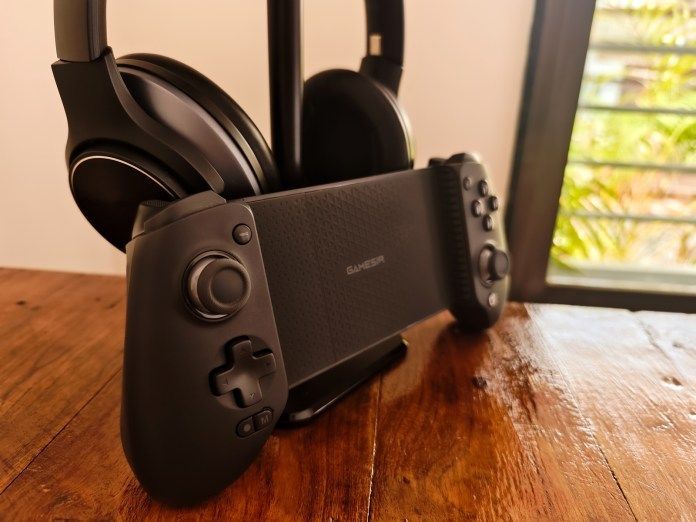 AndroidGuys's tweet photo. Level up your mobile gaming with GameSir's G8+ controller! 🎮 With Hall Effect triggers, swappable joysticks, and universal compatibility, it's the best thing to happen to your thumbs since opposable ones. Read our review!🦾 #GameSir #MobileGaming #G8Plus https://t.co/TDNcggJB8E https://t.co/FrF6TqGHqM