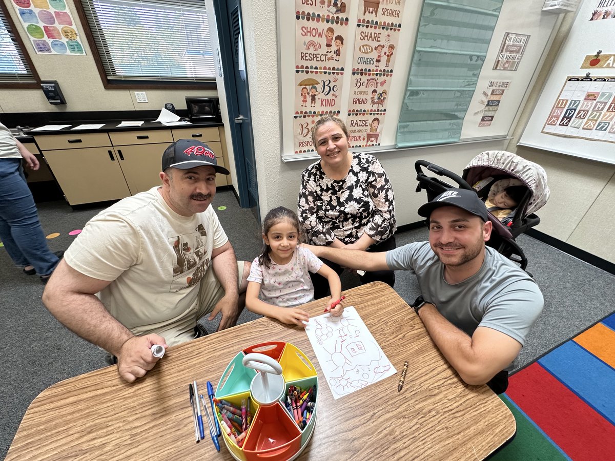 CLMariners's tweet photo. Our students are here for another fantastic school year at Claudia Landeen! Yesterday, our TK and Kindergarten families met their teachers. Today, students will get to know their classmates and start making some special memories at school! #Orientation #BackToSchool #MarinerPride https://t.co/NDwZP9s1wf