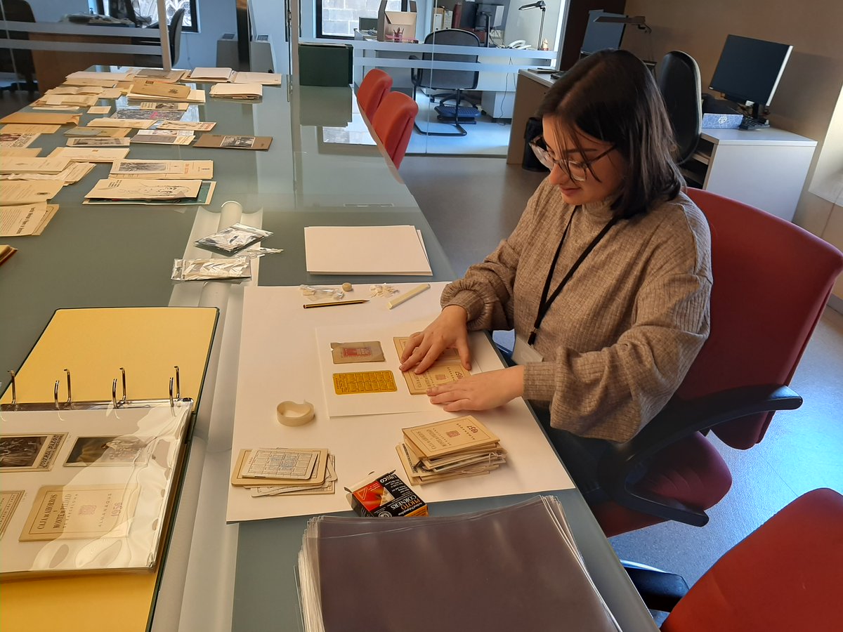 BCN_arxiu's tweet photo. Sabies que l'Arxiu Històric de la Ciutat conserva una col·lecció de més de dos mil calendaris amb dates extremes de 1771 i 2019?

Aquest any se n'ha realitzat el tractament arxivístic integral i ja estan disponibles per a consultar!

🔗 https://t.co/dg4jsp5XKQ https://t.co/yek6GUwjaM