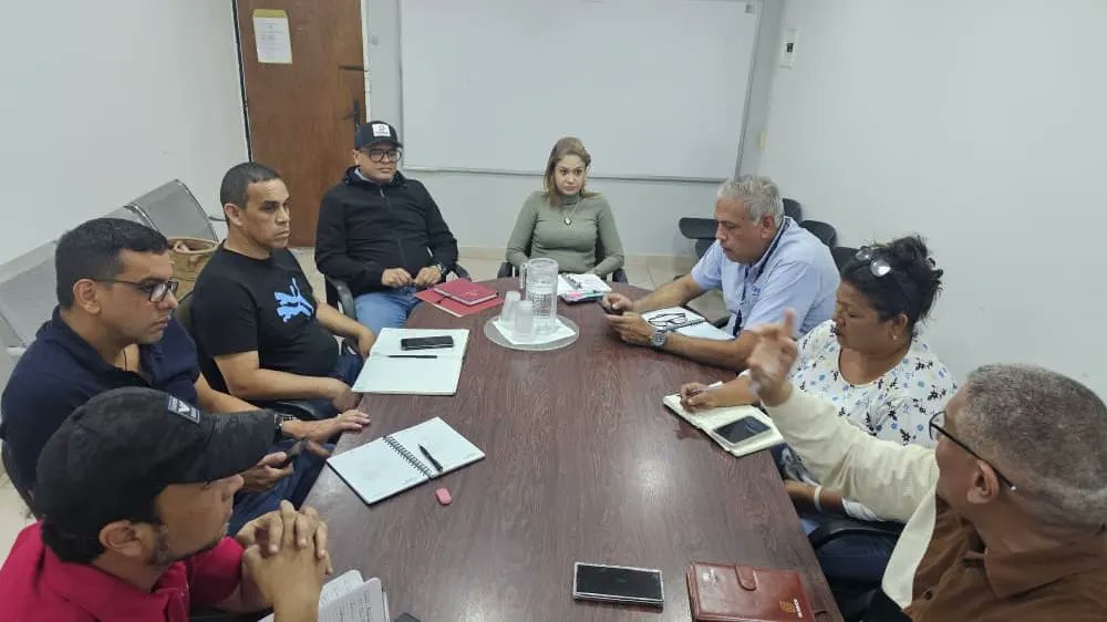 El Ing. José Ortiz, director estadal Guárico del @TransporteGobVe, participa en gabinete de área de la Secretaría Ejecutiva de Obras y Servicios Públicos de la <a href="/Gob_Guarico/">Gobierno de Guárico</a>, con el fin de seguir trabajando en sintonía, en beneficiodel pueblo guariqueño.
.
#ChaoWhatsApp