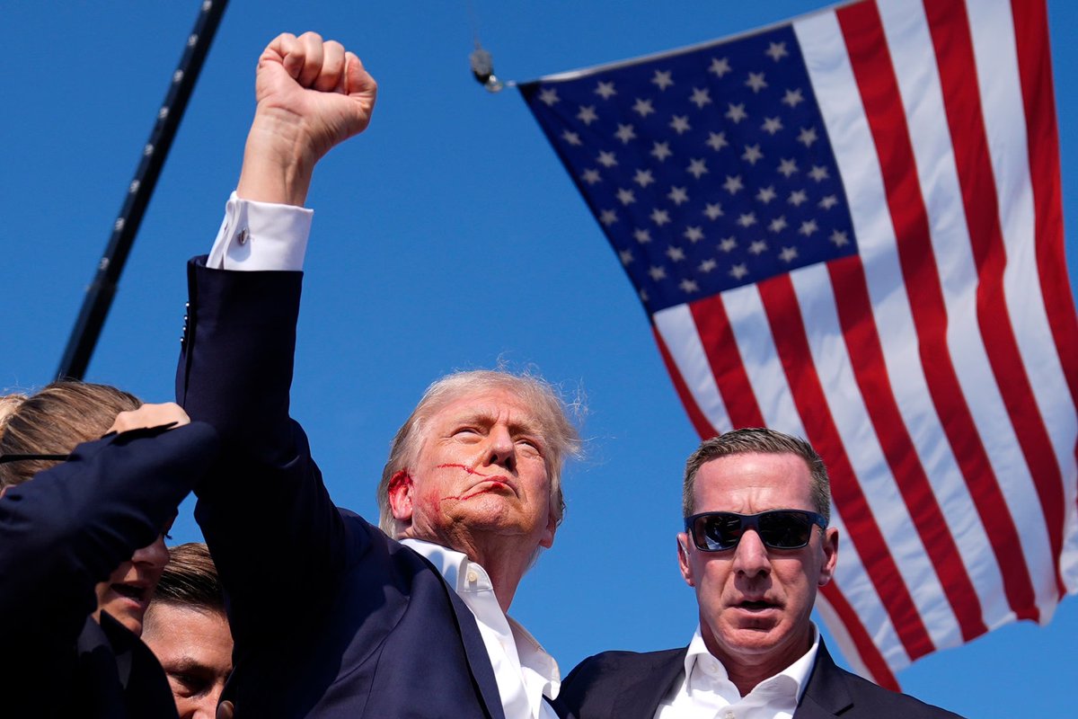 seanmdav's tweet photo. Make America Great Again

vs.

Let America Burn Again https://t.co/6GcouU0kKP