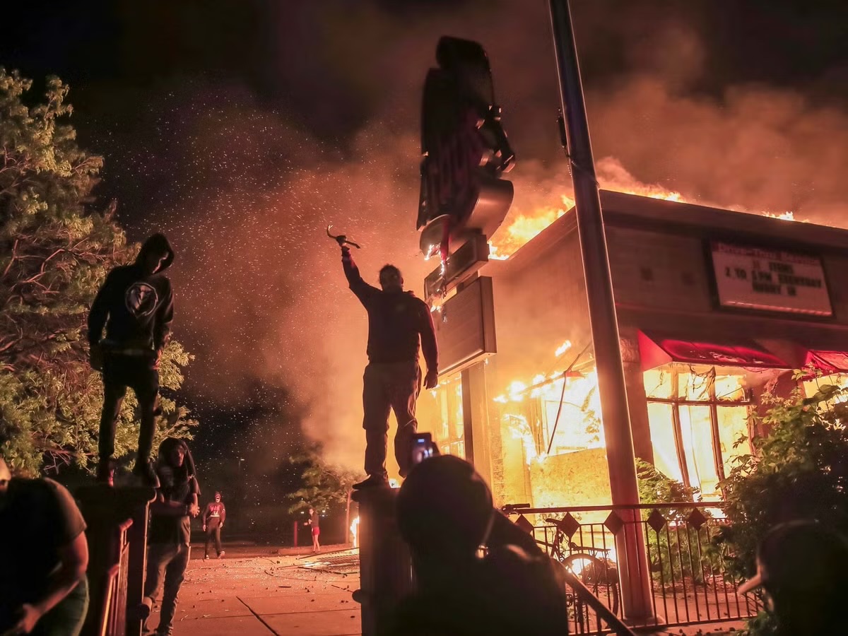 seanmdav's tweet photo. Make America Great Again

vs.

Let America Burn Again https://t.co/6GcouU0kKP