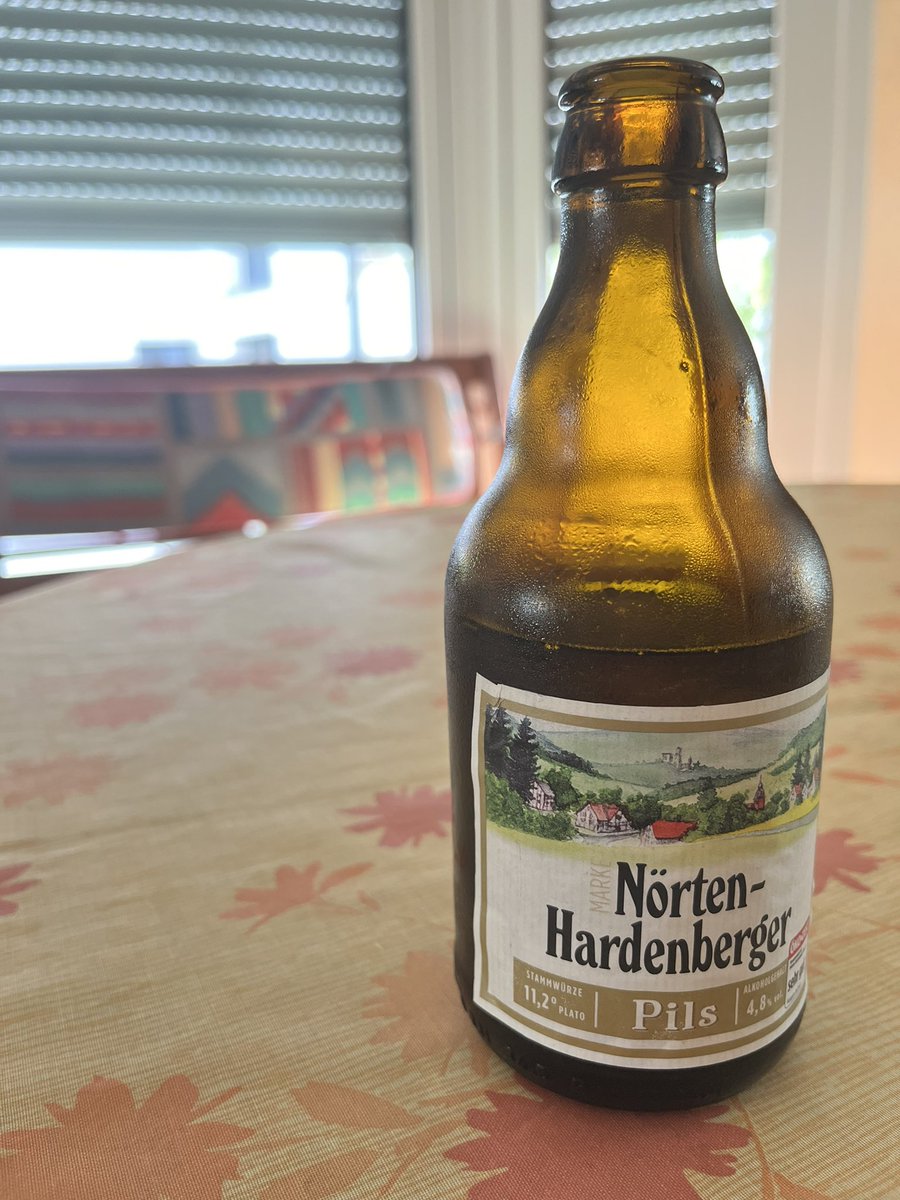 radeb100's tweet photo. 🍻乾杯

#ドイツビール #germanbier #germanbeer #Nortenhardenberger https://t.co/RoTZr9ehGN