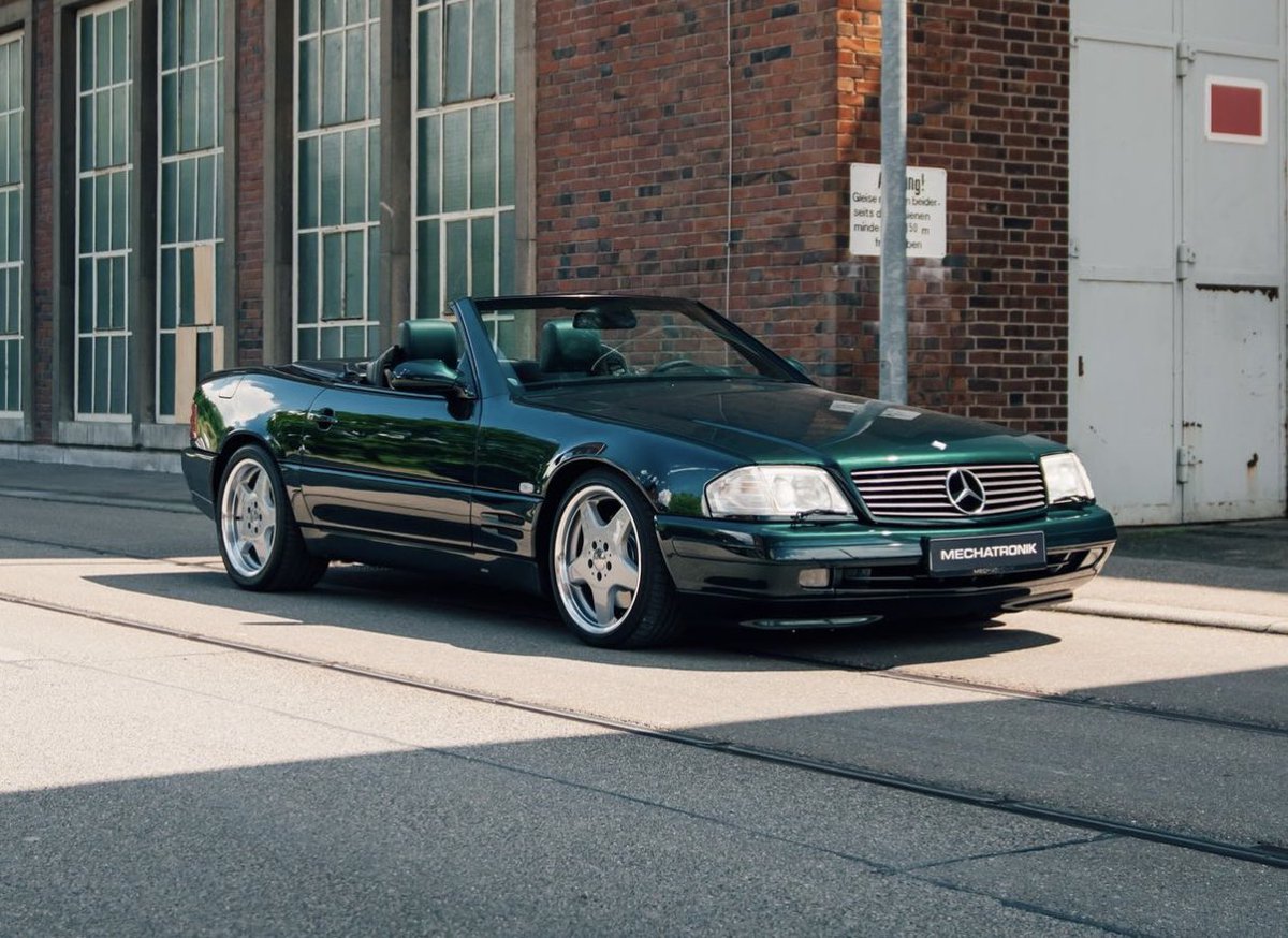 FlawlessSpec's tweet photo. Designo Alanite Green Mercedes-Benz SL73 AMG https://t.co/P1pUboRKhf
