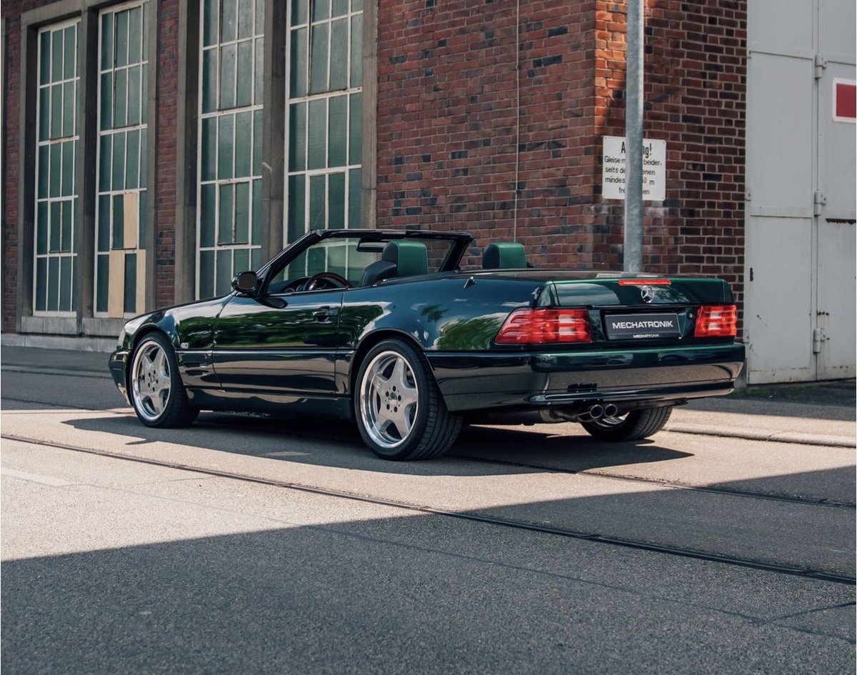 FlawlessSpec's tweet photo. Designo Alanite Green Mercedes-Benz SL73 AMG https://t.co/P1pUboRKhf