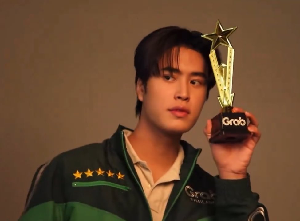 Geminint_family's tweet photo. เบื้องหลังถ่ายงาน #กำลังใจจากทีมGrab 💚

#GMMTVLIVEHOUSE
#Gemini_nt #เจมีไนน์
@gemini_ti https://t.co/XhkdnKuMpa