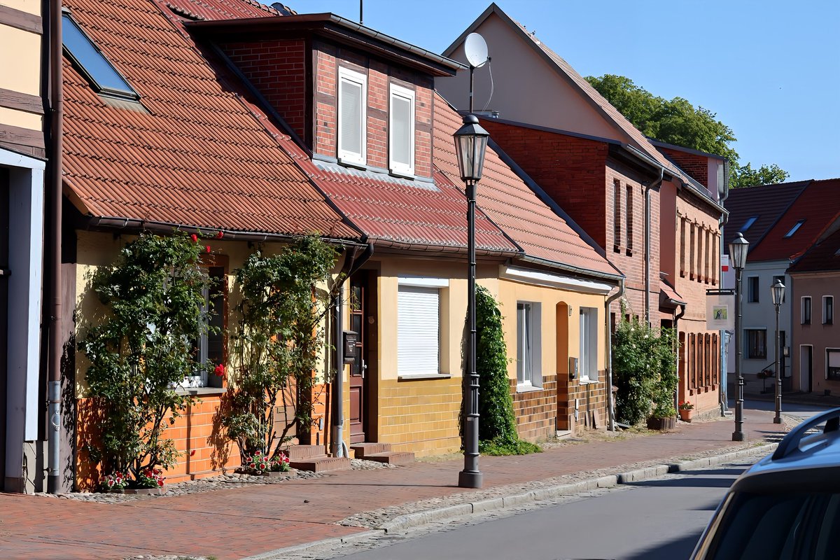 PhotoWxd's tweet photo. #Röbel/#Müritz schöne #Häuser in der #Altstadt #meckpom  #MecklenburgVorpommern #sommer #urlaub https://t.co/ZJFI6rTRJ8