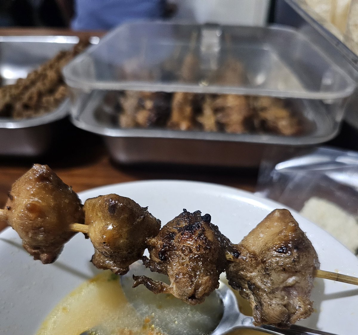 bagian dari ayam yang tak boleh dimakan, cuma buat bapak.
#solo #sotogading #satebrutu