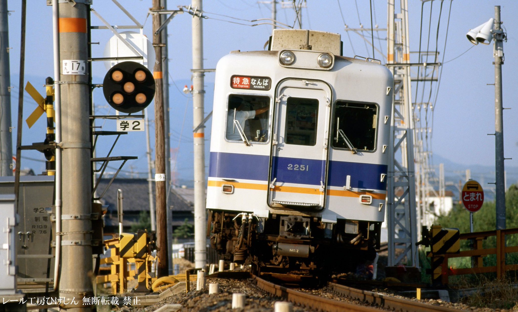 GUTtW_1bgAAVc-T.jpg:large