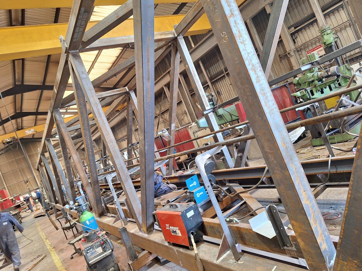 An interesting morning installing some #WiFi ap for a client.

Apparently that's part of a gantry walkway that goes onto a ship so workers can acsess wind turbines out at sea.
It's huge and only part of it. Proper engineering.
harrison-it.com/data-cable-ins…
#offshore