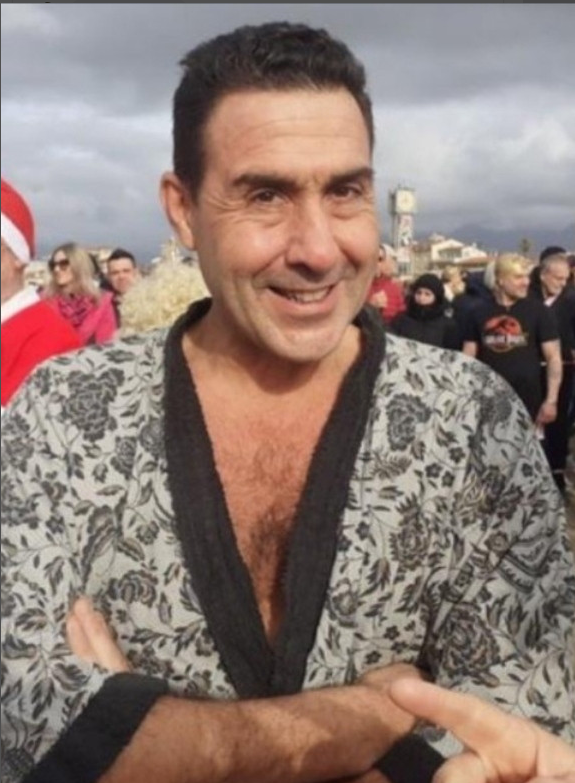 UGirovago77000's tweet photo. Dopo aver sfruttato la lega come rampa di lancio vestaglietta fonda il suo partito.
Un altra prova di quanto Salvini sia il più fesso 
politico italiano😂😂😂😂😂😂😂 https://t.co/fiDTK8YXpE
