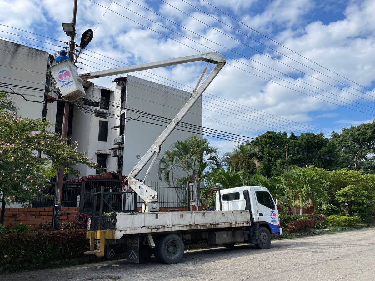 ✨🔧 ¡Seguimos trabajando por tu seguridad! 🛠️ 

Realizamos una exhaustiva revisión del alumbrado público y las cajas de control en la 📍Urb. Araguaney para asegurar que todas nuestras calles estén bien iluminadas y seguras. 💡👷🏽‍♀️