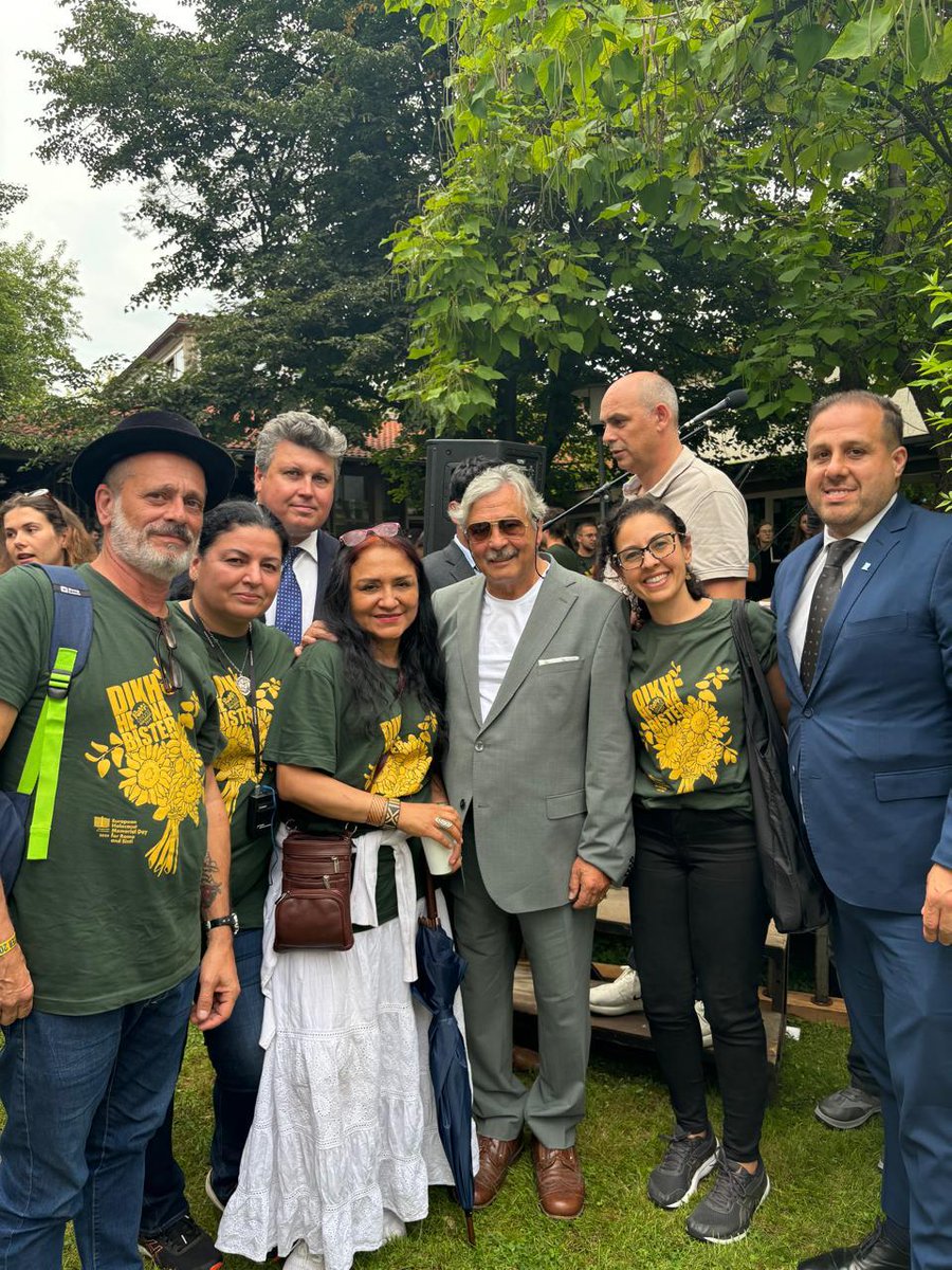 ONU_derechos's tweet photo. Pessoas defensoras romanis da América do Sul viajaram para a Europa para participar da comemoração do #DiaDaMemóriaDoHolocaustoRomani

O grupo visitou memoriais, museus e antigos campos de concentração onde puderam se reunir com sobreviventes.

Saiba mais➡️https://t.co/b4H2cJO5Pc https://t.co/l34I7RFJZG