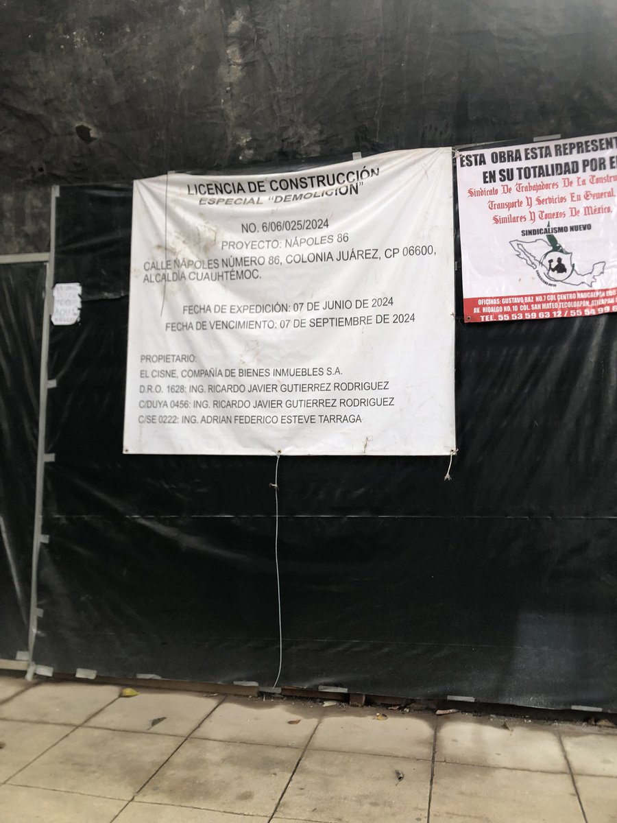 Ramon_Lugo_'s tweet photo. @AlcCuauhtemocMx cuál es la norma para demolición con maquinaria pesada. En Nápoles 86 esquina con Chapultepec solo pusieron un plástico. No hay  señalización ni nada que proteja efectivamente a peatones https://t.co/lA2XCvYU7M