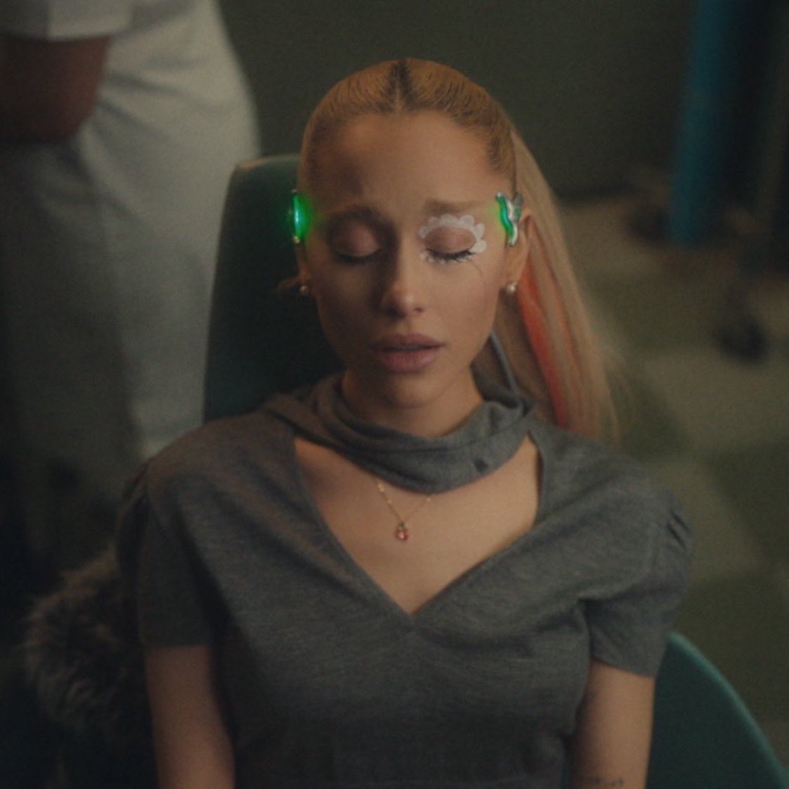 poponze's tweet photo. Indicados em “MELHOR EDIÇÃO” no VMAs 2024:

Anitta — Mil Veces
Ariana Grande — We Can’t Be Friends 
Dua Lipa — Houdini
LISA — Rockstar
Sabrina Carpenter — Espresso
Taylor Swift — Fortnight https://t.co/5dINGe46cY