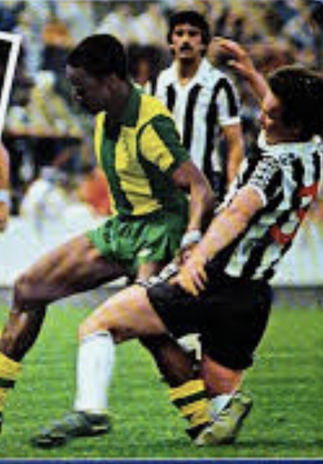 stmirrenretro's tweet photo. OTD 6 Aug 1977
St Mirren 3-4 West Brom Albion
Tennent Caledonian Cup
Ibrox 

The late, great Laurie Cunningham, the first British player to sign for Real Madrid, battling it out with John Mowat

Stark (2) &amp; Docherty scored for Saints, Tony Brown (3) &amp; Bryan Robson for WBA https://t.co/WeY02Ellp2