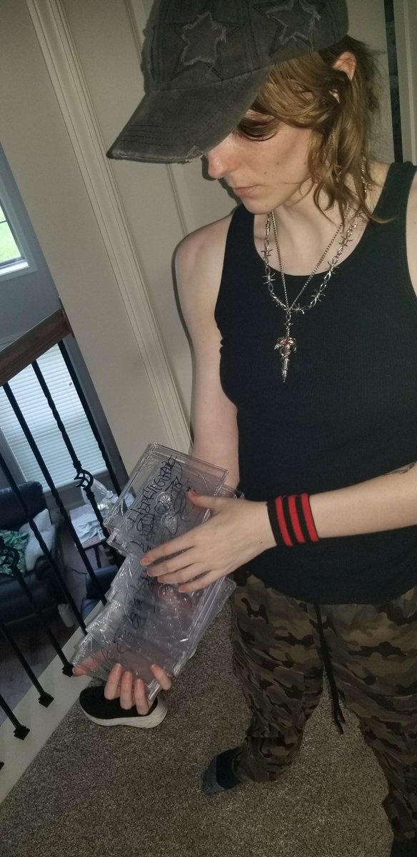 CRIMPCON DAY 5. EIGHT HOURS REMAIN. EVER HEARD ABOUT THOSE GREEK POLITICIANS, CEEDEES? CEEDEES NUTS! BRING MONEY