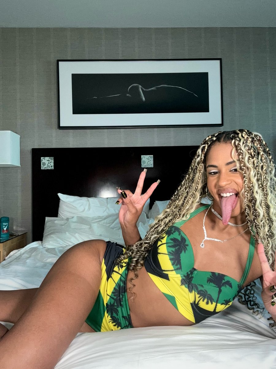 acaseofdia's tweet photo. Where Mi Badgyals at Todayyy !!!
Happy 62nd Jamaican Independence Day !!!! [[[=
#tonguetiedandtwistedddd #tonguetiedandtwistedd #badgyal #badgals #jamaicangal #jamaicangirls #JamaicanIndependenceDay #dianuevamusic #dianueva🤪🤪🤪 https://t.co/kCWLcf5FNW
