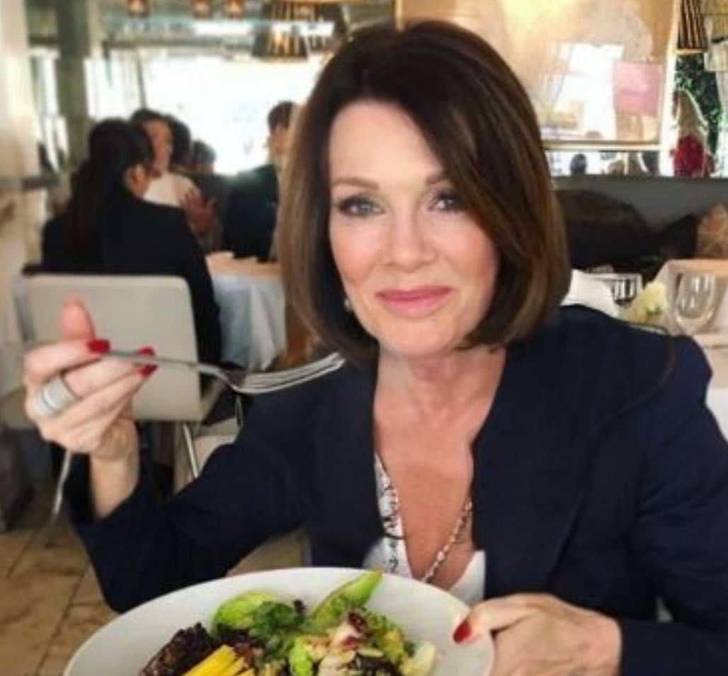 yolanda_parody's tweet photo. Lisa Vanderpump now exclusively uses Skinnygirl dressing in all of her restaurants. “Bloody love pouring this nasty dressing and serving bob.” she tells Harper’s Bazaar UK. https://t.co/1UjGFEy9K6