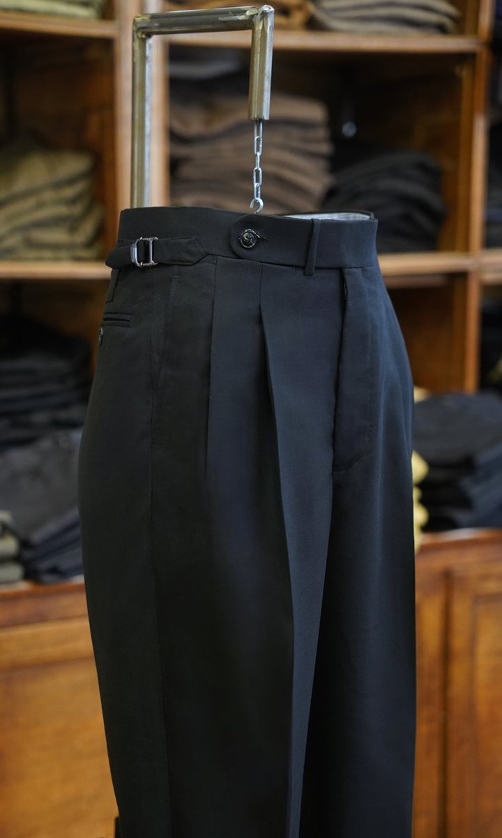 Aspen75008's tweet photo. Quelques tailles restantes pour nos pantalons en laine froide marine et kaki. La laine froide est une matière légère et idéale pour l'été.

Toujours à -15%.

https://t.co/9rKYPTWrIj https://t.co/ygYqjduwg8