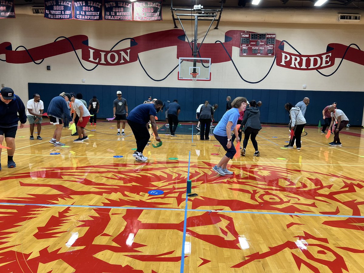 Stacey0430's tweet photo. PE teachers learning new activities @YgbInt @Alief_ISD @Alief_Nutrition https://t.co/1h7z8BMGNg